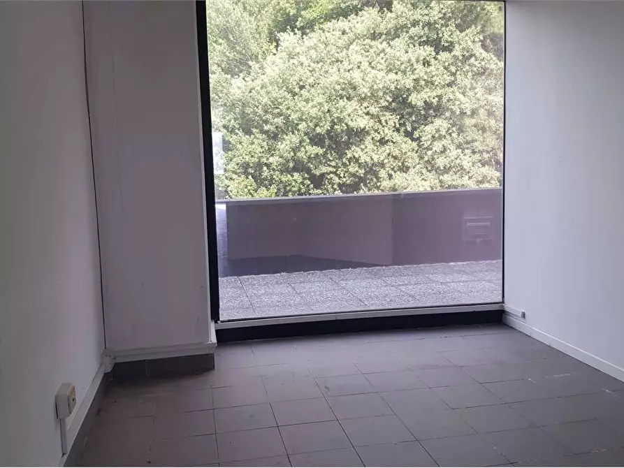Immagine 4 di Ufficio in affitto  a Porcari