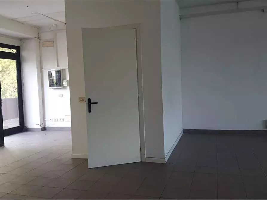 Immagine 6 di Ufficio in affitto  a Porcari