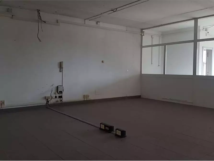 Immagine 5 di Ufficio in affitto  a Porcari
