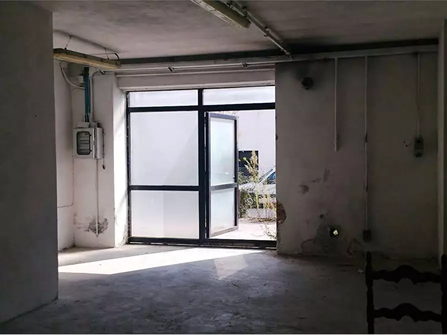 Immagine 2 di Capannone industriale in vendita  a Capannori
