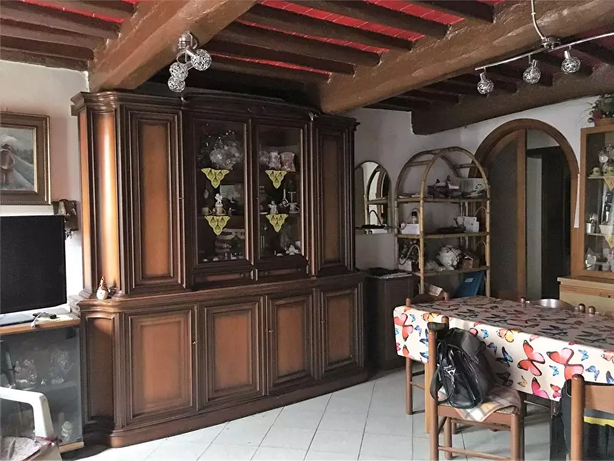 Immagine 2 di Porzione di casa in vendita  in Montecarlo a Montecarlo