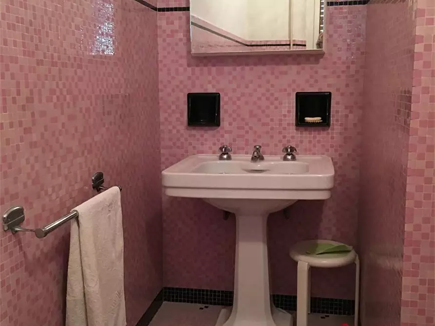 Immagine 18 di Villa in vendita  in ponte a moriano  a Lucca