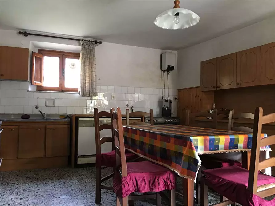 Immagine 2 di Porzione di casa in vendita  a Lucca