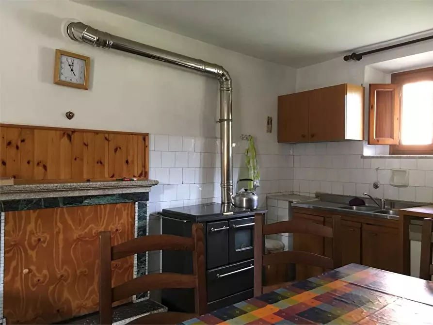 Immagine 3 di Porzione di casa in vendita  a Lucca