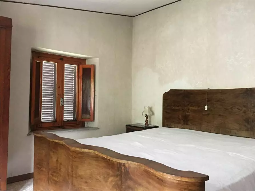 Immagine 10 di Porzione di casa in vendita  a Lucca