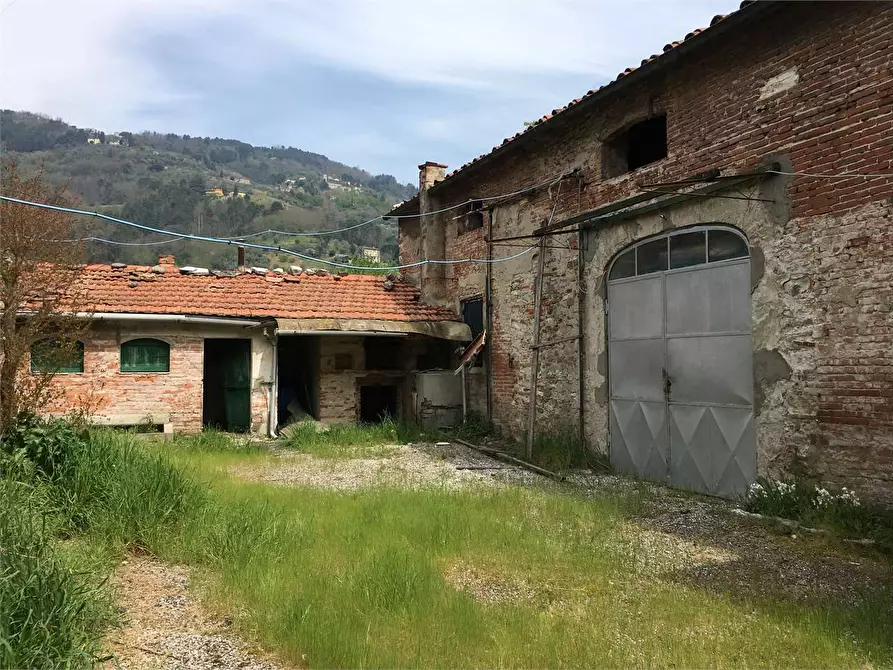 Immagine 15 di Porzione di casa in vendita  a Lucca