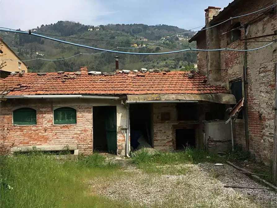 Immagine 17 di Porzione di casa in vendita  a Lucca