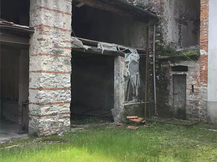 Immagine 19 di Porzione di casa in vendita  a Lucca