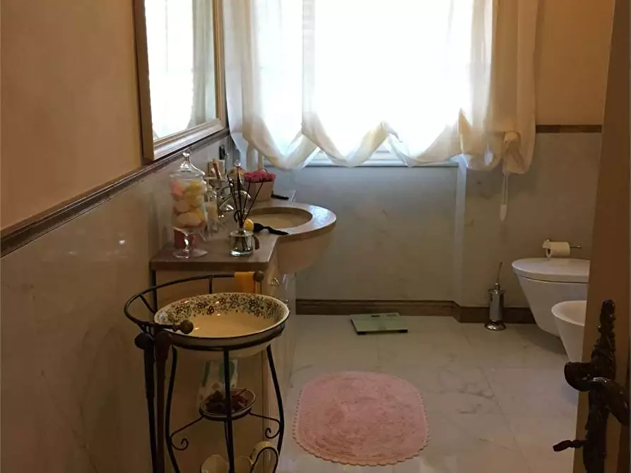 Immagine 20 di Villa in vendita  in Capannori a Capannori