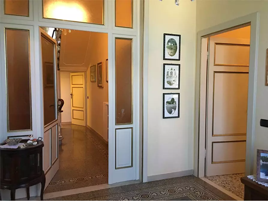 Immagine 11 di Villa in vendita  in Capannori a Capannori