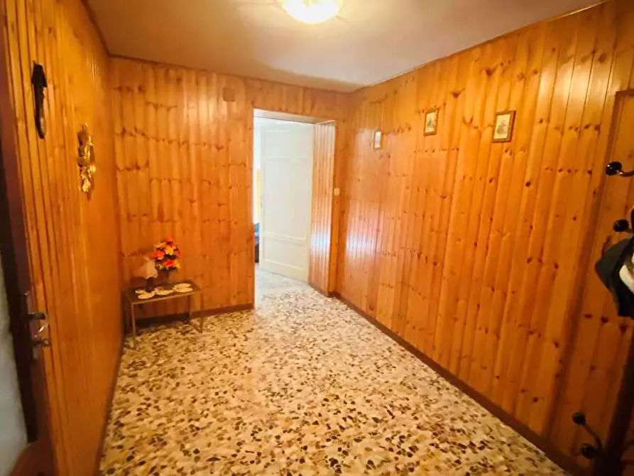 Immagine 22 di Porzione di casa in vendita  a Lucca