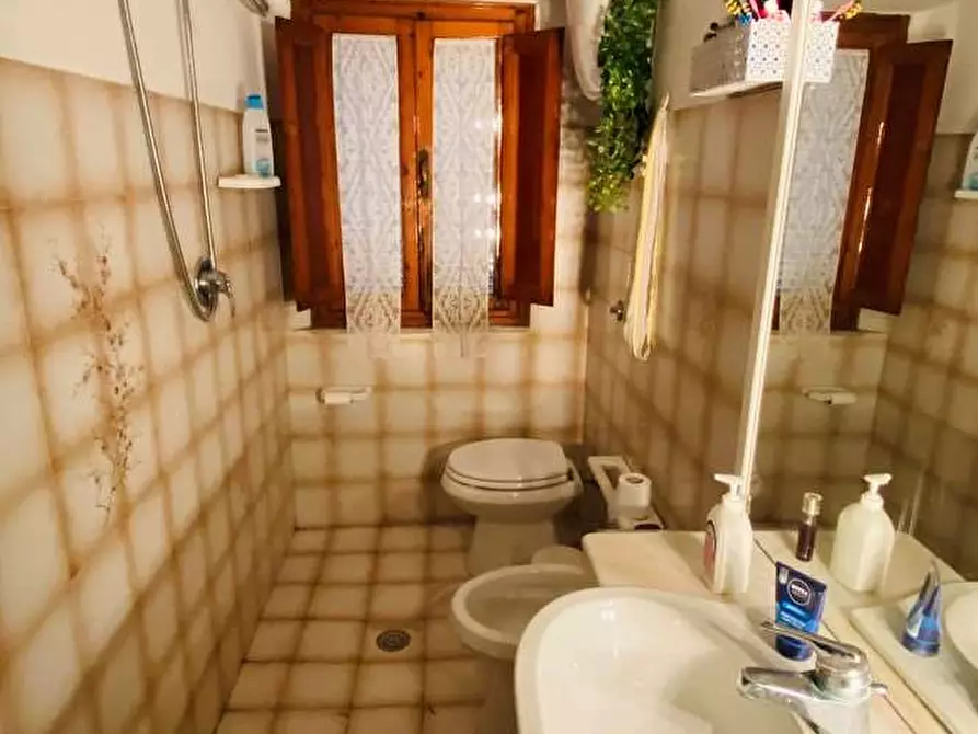 Immagine 29 di Porzione di casa in vendita  a Lucca