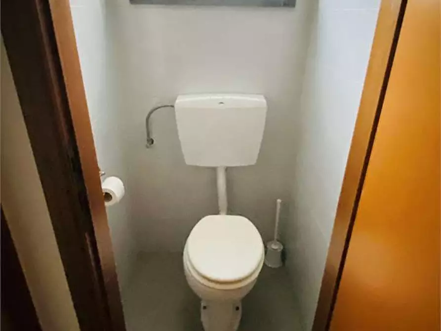 Immagine 12 di Laboratorio in affitto  in via delle ville  493 a Capannori