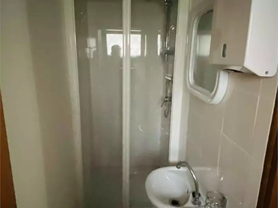 Immagine 13 di Laboratorio in affitto  in via delle ville  493 a Capannori