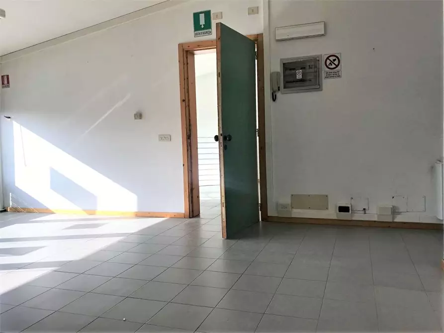 Immagine 8 di Ufficio in affitto  in via don sirio politi 43 a Lucca