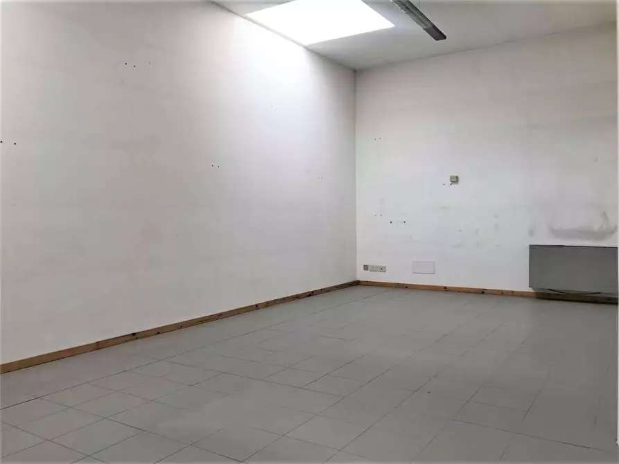 Immagine 13 di Ufficio in affitto  in via don sirio politi 43 a Lucca