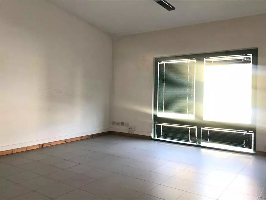 Immagine 14 di Ufficio in affitto  in via don sirio politi 43 a Lucca