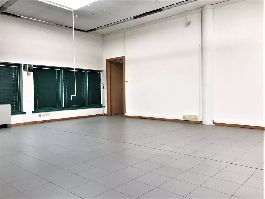 Immagine 20 di Ufficio in affitto  in via don sirio politi 43 a Lucca