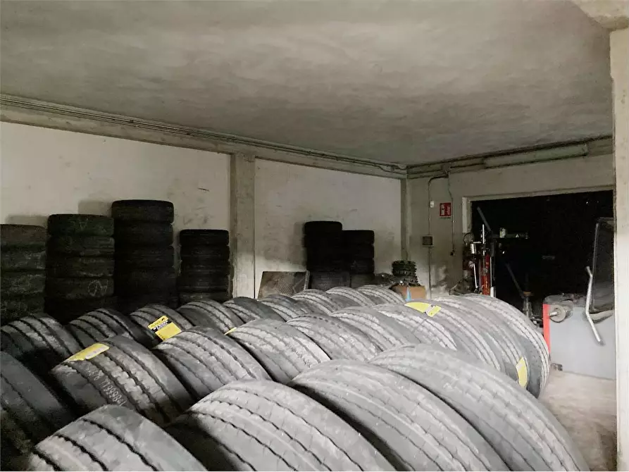Immagine 5 di Capannone industriale in affitto  in marlia a Capannori
