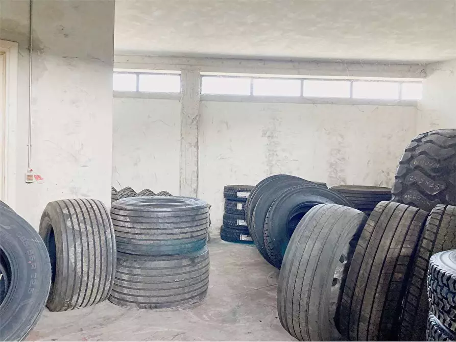 Immagine 6 di Capannone industriale in affitto  in marlia a Capannori