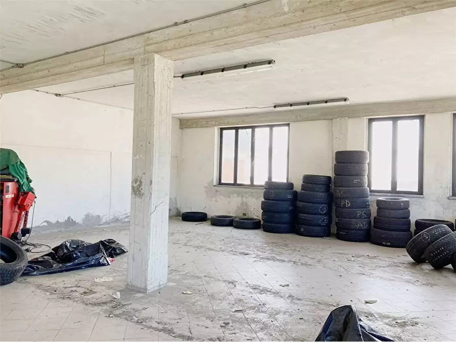 Immagine 8 di Capannone industriale in affitto  in marlia a Capannori