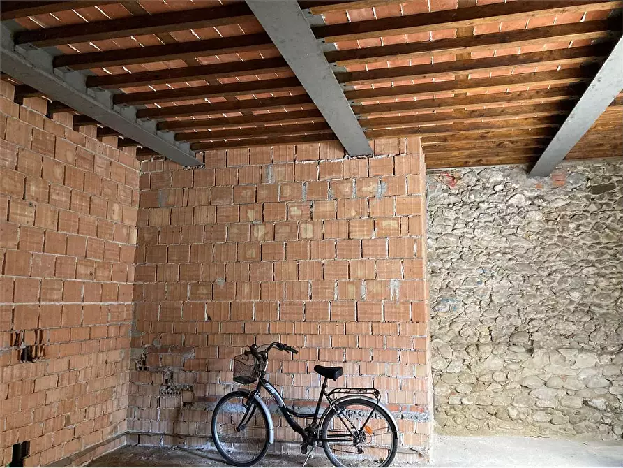 Immagine 6 di Porzione di casa in vendita  in sesto di  moriano a Lucca