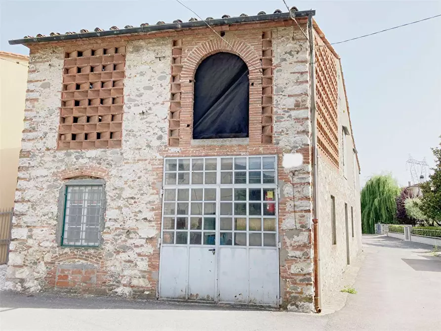 Immagine 1 di Rustico / casale in vendita  in marlia a Capannori