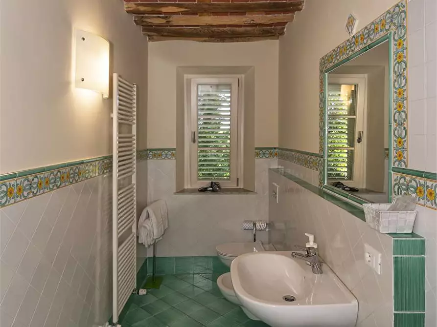 Immagine 11 di Rustico / casale in vendita  in capannori a Capannori