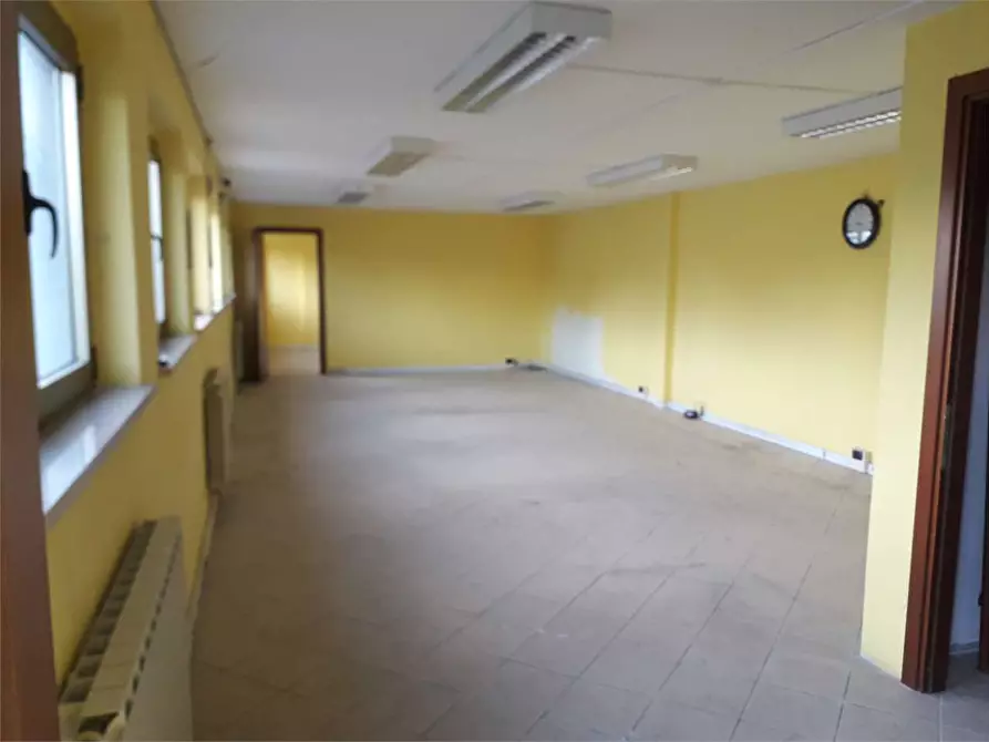 Immagine 1 di Ufficio in vendita  in Guamo a Capannori