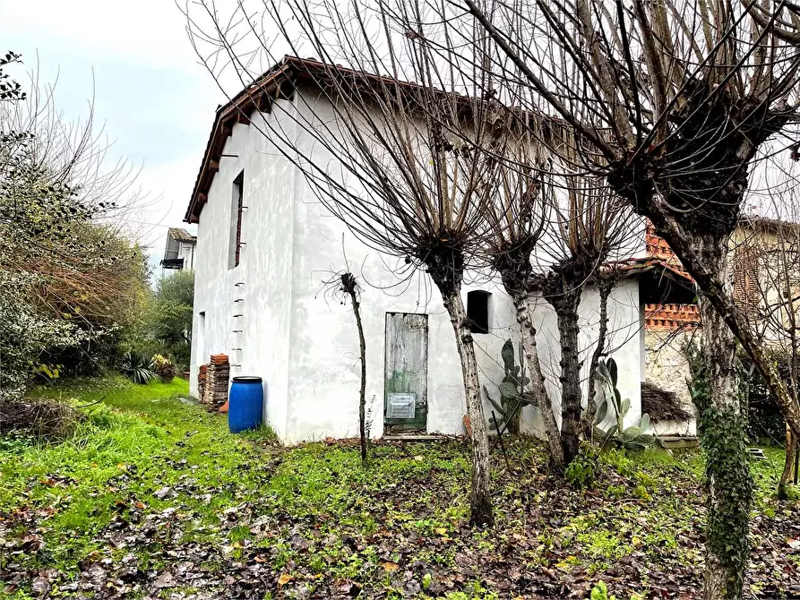 Immagine 1 di Rustico / casale in vendita  in via delle ville  493 a Capannori