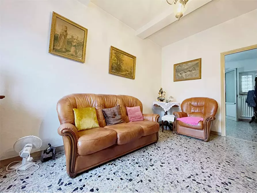 Immagine 2 di Porzione di casa in vendita  in Zone a Capannori