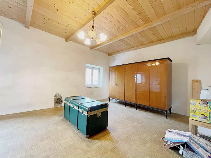 Immagine 10 di Porzione di casa in vendita  in Zone a Capannori