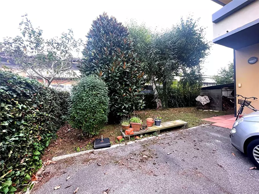 Immagine 26 di Appartamento in vendita  in San Marco a Lucca