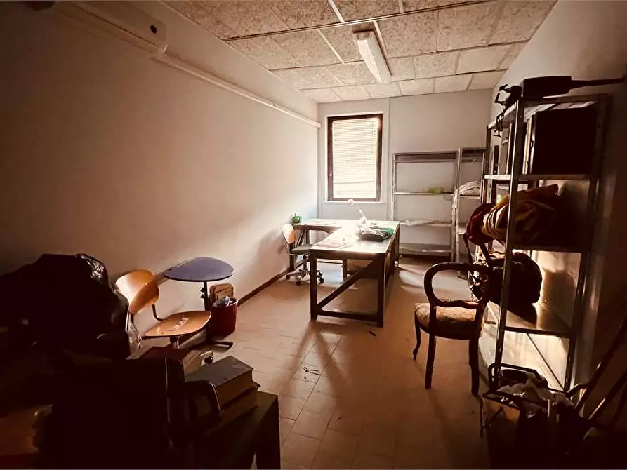 Immagine 1 di Ufficio in affitto  a Capannori