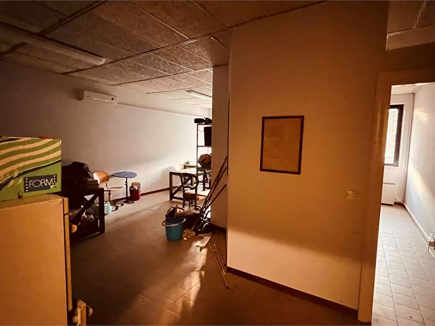 Immagine 3 di Ufficio in affitto  a Capannori