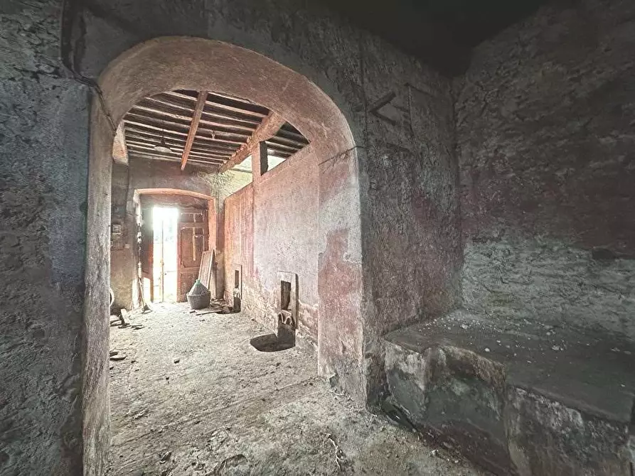 Immagine 2 di Porzione di casa in vendita  a Lucca