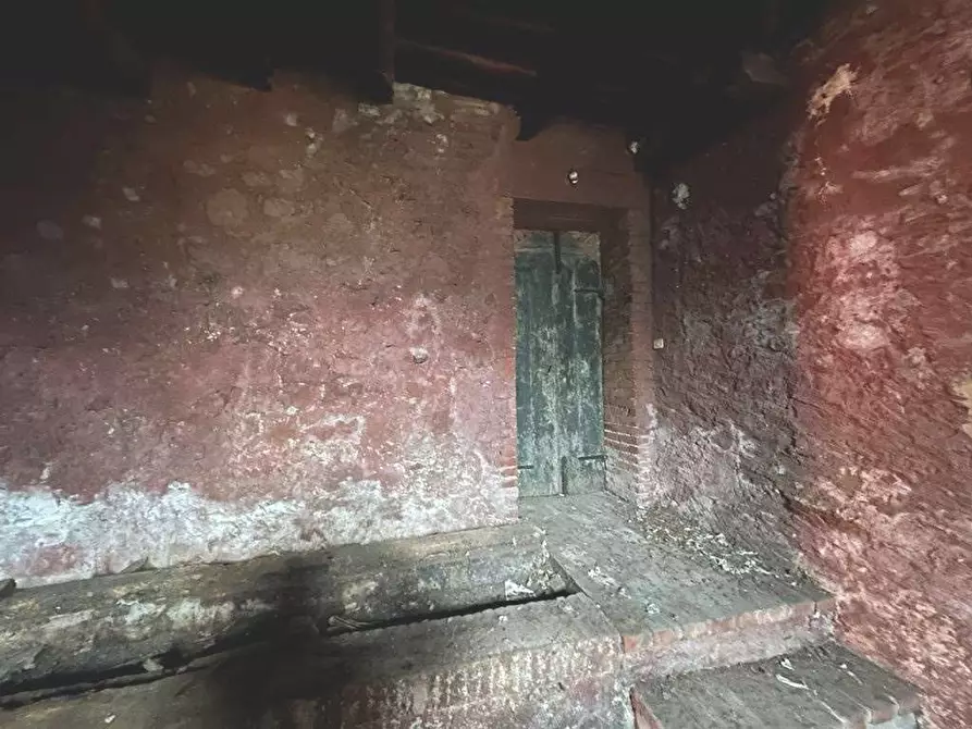 Immagine 3 di Porzione di casa in vendita  a Lucca