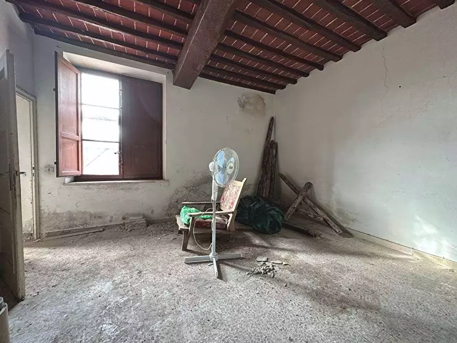 Immagine 4 di Porzione di casa in vendita  a Lucca