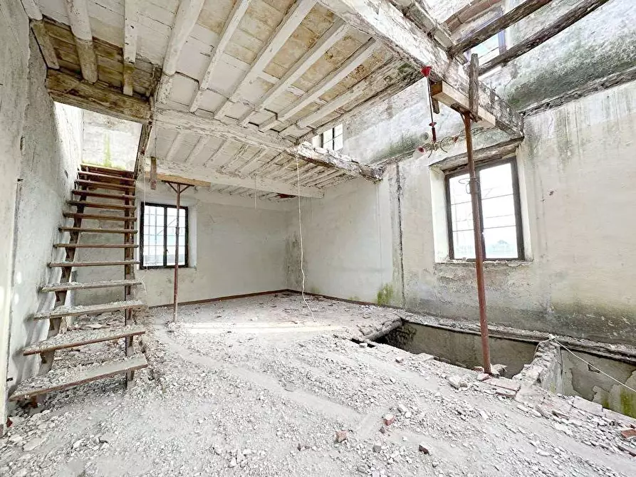 Immagine 7 di Porzione di casa in vendita  a Lucca