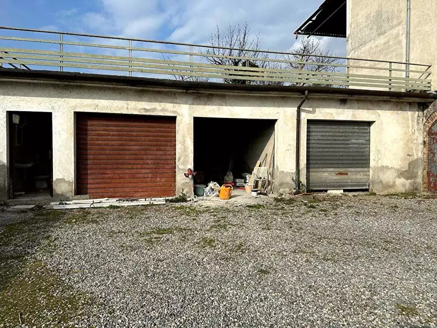 Immagine 9 di Porzione di casa in vendita  a Lucca