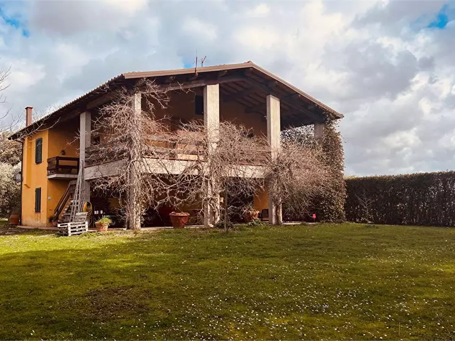 Immagine 1 di Villa in vendita  in montecarlo a Montecarlo