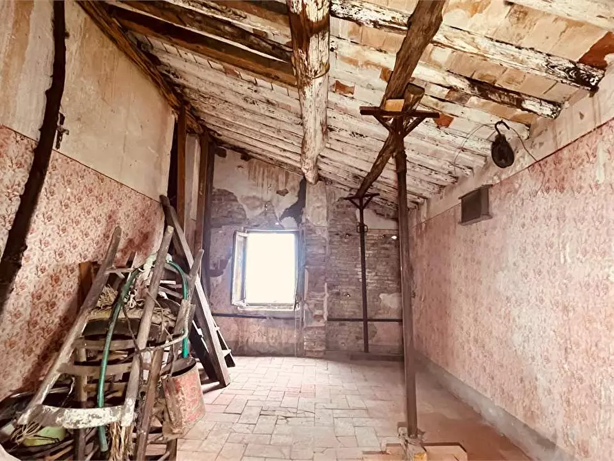 Immagine 12 di Porzione di casa in vendita  in Montecarlo a Montecarlo