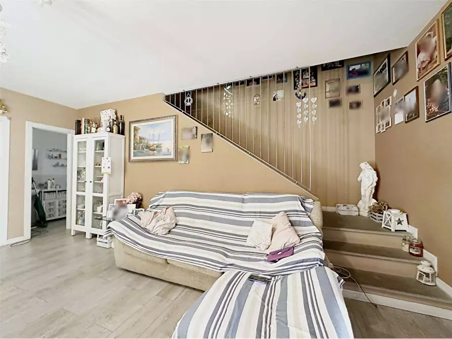 Immagine 4 di Villa in vendita  in via delle ville  493 a Capannori