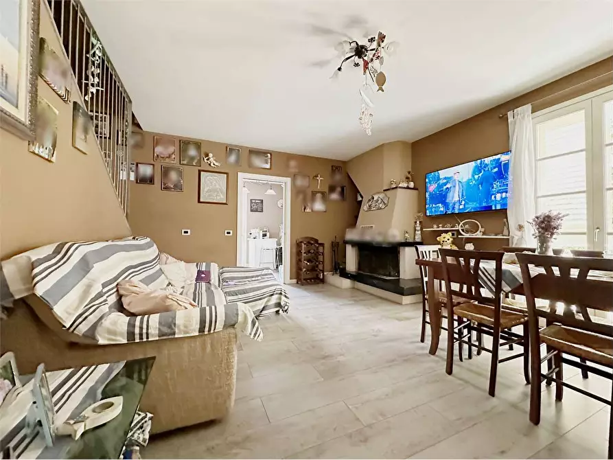 Immagine 7 di Villa in vendita  in via delle ville  493 a Capannori