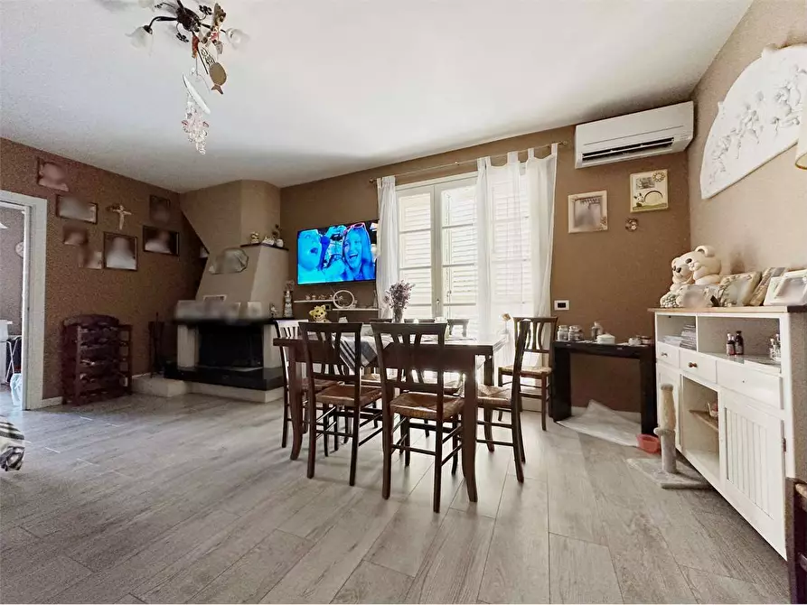 Immagine 8 di Villa in vendita  in via delle ville  493 a Capannori