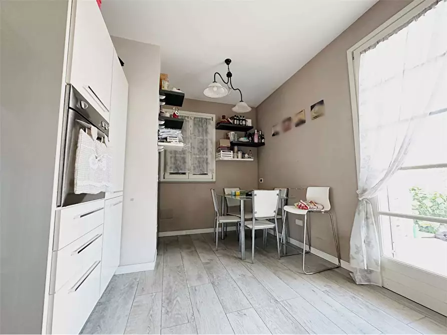 Immagine 11 di Villa in vendita  in via delle ville  493 a Capannori