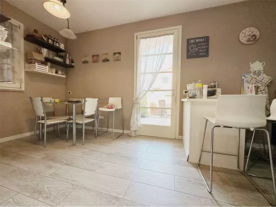 Immagine 12 di Villa in vendita  in via delle ville  493 a Capannori