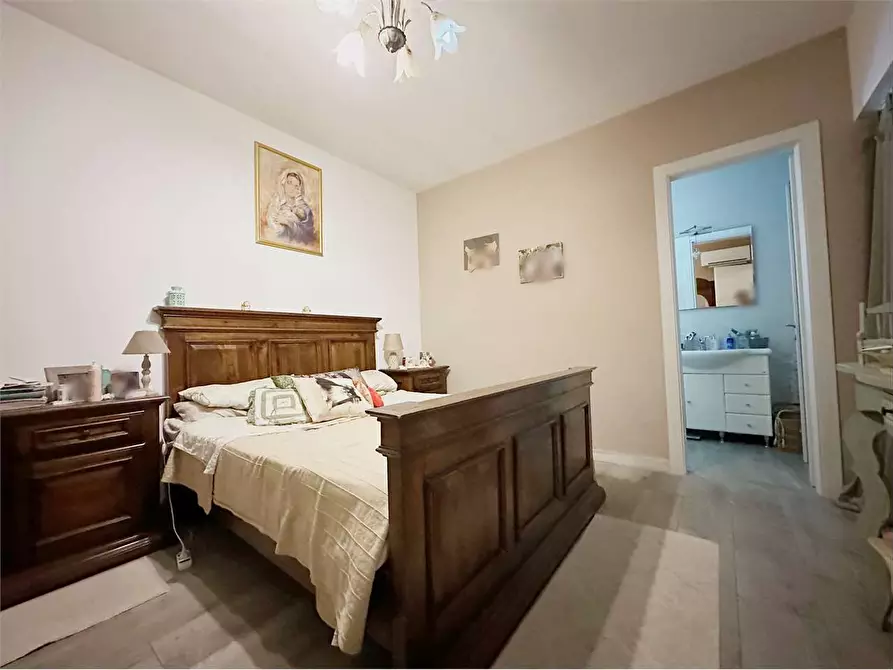 Immagine 14 di Villa in vendita  in via delle ville  493 a Capannori