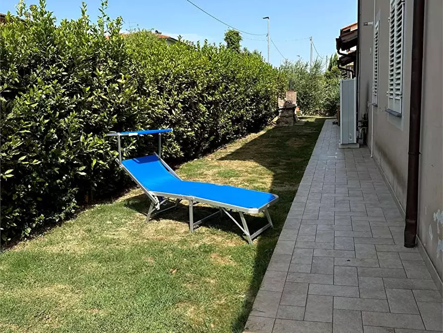 Immagine 23 di Villa in vendita  in via delle ville  493 a Capannori