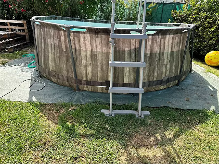 Immagine 25 di Villa in vendita  in via delle ville  493 a Capannori